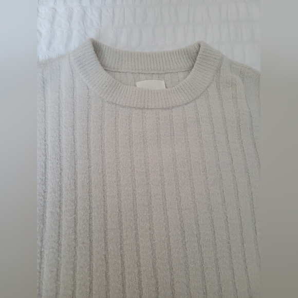 Cozy Ribbed Knit Sweater - Picture 4 of 4